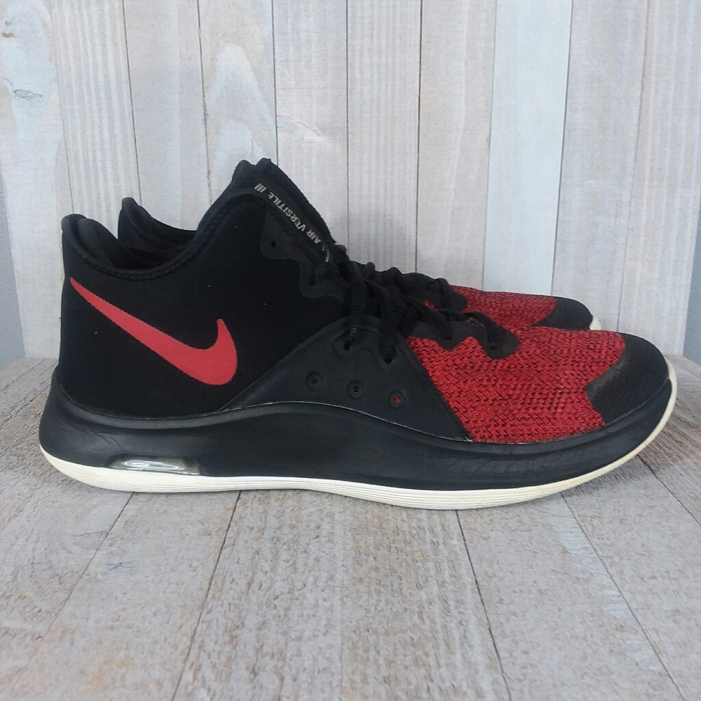 Nike-2018-Air Versitile 3 Basketball Sneakers